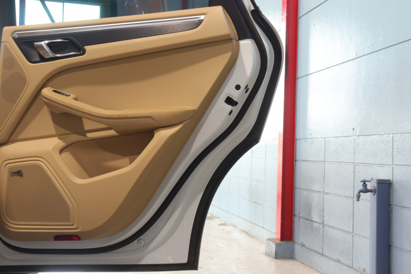 ポルシェ マカン GTS ｽﾎﾟｰﾂｸﾛﾉP　 PASM ｴﾝﾄﾘｰﾄﾞﾗｲﾌﾞ ﾍﾞｰｼﾞｭ半革 ﾊﾟﾉﾗﾏｻﾝﾙｰﾌ PCMﾅﾋﾞ BOSEｻｳﾝﾄﾞ PDLSﾌﾟﾗｽLEDﾍｯﾄﾞｲﾗｲﾄ ｽﾎﾟｰﾂｴｸﾞｿﾞｰｽﾄ ﾚｰﾝﾃﾞｨﾊﾟｰﾁｬｳｫｰﾆﾝｸﾞ ｽﾎﾟｰﾂ+ﾓｰﾄﾞ ｸﾛﾉﾒｰﾀｰ 20ｲﾝﾁRSｽﾊﾟｲﾀﾞｰAW 　2年保証