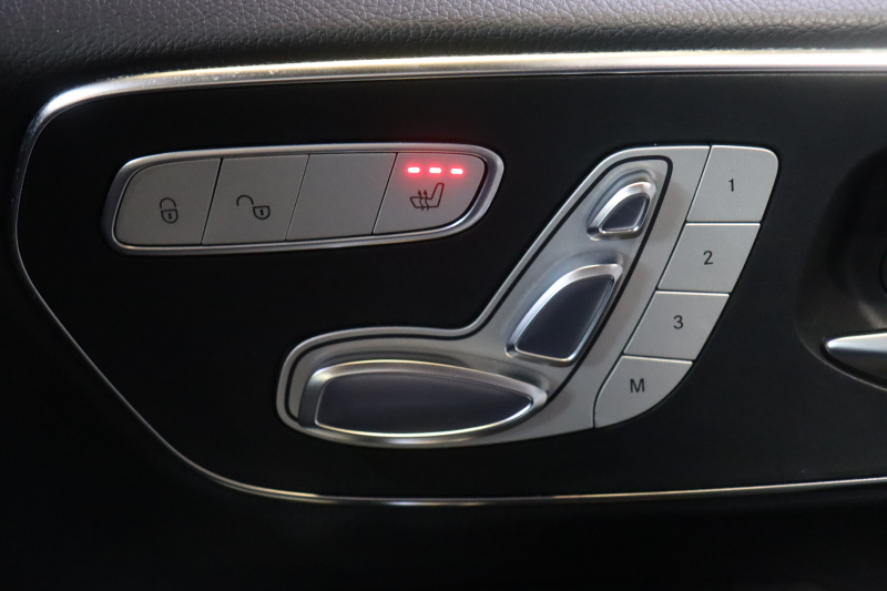 メルセデスベンツ Vクラス V220d ｽﾎﾟｰﾂ ﾛﾝｸﾞ ﾚｰﾀﾞｰSP　黒本革 ﾊﾟﾉﾗﾏｻﾝﾙｰﾌ 8.4ｲﾝﾁﾜｲﾄﾞﾅﾋﾞ Burmesterｻｳﾝﾄﾞ 360ｶﾒﾗ ｱｸﾃｨﾌﾞｸﾙｺﾝ ﾚｰﾝｷｰﾌﾟ ｼｰﾄﾋｰﾀｰ LEDﾍｯﾄﾞﾗｲﾄ AMGｴｱﾛ&19ｲﾝﾁｱﾙﾐﾎｲｰﾙ　2年保証