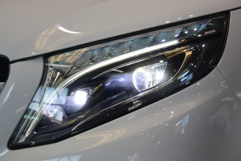 メルセデスベンツ Vクラス V220d ｽﾎﾟｰﾂ ﾛﾝｸﾞ ﾚｰﾀﾞｰSP　黒本革 ﾊﾟﾉﾗﾏｻﾝﾙｰﾌ 8.4ｲﾝﾁﾜｲﾄﾞﾅﾋﾞ Burmesterｻｳﾝﾄﾞ 360ｶﾒﾗ ｱｸﾃｨﾌﾞｸﾙｺﾝ ﾚｰﾝｷｰﾌﾟ ｼｰﾄﾋｰﾀｰ LEDﾍｯﾄﾞﾗｲﾄ AMGｴｱﾛ&19ｲﾝﾁｱﾙﾐﾎｲｰﾙ　2年保証