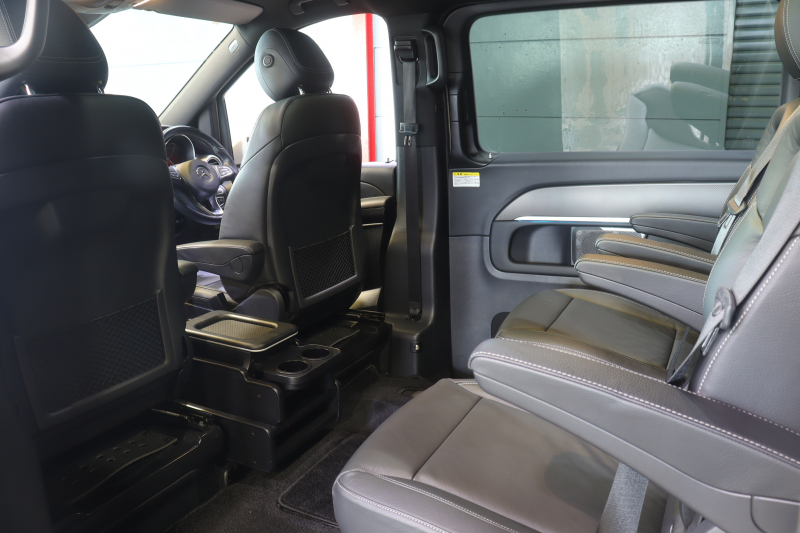 メルセデスベンツ Vクラス V220d ｽﾎﾟｰﾂ ﾛﾝｸﾞ ﾚｰﾀﾞｰSP　黒本革 ﾊﾟﾉﾗﾏｻﾝﾙｰﾌ 8.4ｲﾝﾁﾜｲﾄﾞﾅﾋﾞ Burmesterｻｳﾝﾄﾞ 360ｶﾒﾗ ｱｸﾃｨﾌﾞｸﾙｺﾝ ﾚｰﾝｷｰﾌﾟ ｼｰﾄﾋｰﾀｰ LEDﾍｯﾄﾞﾗｲﾄ AMGｴｱﾛ&19ｲﾝﾁｱﾙﾐﾎｲｰﾙ　2年保証