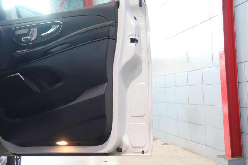 メルセデスベンツ Vクラス V220d ｽﾎﾟｰﾂ ﾛﾝｸﾞ ﾚｰﾀﾞｰSP　黒本革 ﾊﾟﾉﾗﾏｻﾝﾙｰﾌ 8.4ｲﾝﾁﾜｲﾄﾞﾅﾋﾞ Burmesterｻｳﾝﾄﾞ 360ｶﾒﾗ ｱｸﾃｨﾌﾞｸﾙｺﾝ ﾚｰﾝｷｰﾌﾟ ｼｰﾄﾋｰﾀｰ LEDﾍｯﾄﾞﾗｲﾄ AMGｴｱﾛ&19ｲﾝﾁｱﾙﾐﾎｲｰﾙ　2年保証