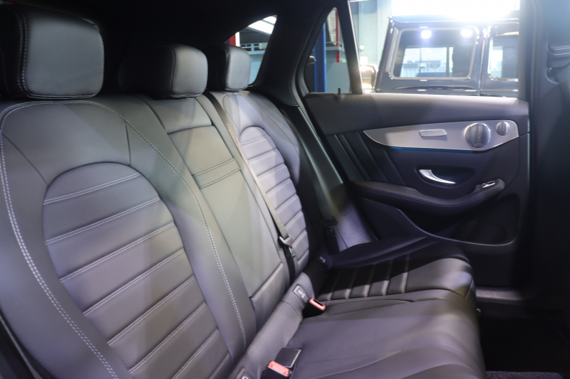 メルセデスベンツ GLC GLC220d 4MATIC ｽﾎﾟｰﾂ 本革仕様 ﾚｰﾀﾞｰSP　本革ｽﾎﾟｰﾂｼｰﾄ(ﾌﾞﾗｯｸ) ﾊﾟﾉﾗﾏｻﾝﾙｰﾌ 8.4ｲﾝﾁﾜｲﾄﾞﾅﾋﾞ Burmesterｻｳﾝﾄﾞ ﾌﾙｾｸﾞTV ﾍｯﾄﾞｱｯﾌﾟﾃﾞｨｽﾌﾟﾚｲ LEDﾍｯﾄﾞﾗｲﾄ ｱﾝﾋﾞｴﾝﾄﾗｲﾄ 自動ﾘｱｹﾞｰﾄ AMGｴｱﾛ&19ｲﾝﾁｱﾙﾐ　2年保証