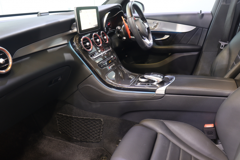 メルセデスベンツ GLC GLC220d 4MATIC ｽﾎﾟｰﾂ 本革仕様 ﾚｰﾀﾞｰSP　本革ｽﾎﾟｰﾂｼｰﾄ(ﾌﾞﾗｯｸ) ﾊﾟﾉﾗﾏｻﾝﾙｰﾌ 8.4ｲﾝﾁﾜｲﾄﾞﾅﾋﾞ Burmesterｻｳﾝﾄﾞ ﾌﾙｾｸﾞTV ﾍｯﾄﾞｱｯﾌﾟﾃﾞｨｽﾌﾟﾚｲ LEDﾍｯﾄﾞﾗｲﾄ ｱﾝﾋﾞｴﾝﾄﾗｲﾄ 自動ﾘｱｹﾞｰﾄ AMGｴｱﾛ&19ｲﾝﾁｱﾙﾐ　2年保証