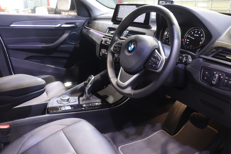 BMW X1 xDrive 20i Xﾗｲﾝ ｾﾚｸﾄ&ﾊｲﾗｲﾝ&ｺﾝﾌｫｰﾄP ｱﾄﾞﾊﾞﾝｽﾄﾞｱｸﾃｨﾌﾞSP　1ｵｰﾅｰ 後期 ﾀﾞｺﾀﾚｻﾞｰ(ﾌﾞﾗｯｸ) ﾊﾟﾉﾗﾏｻﾝﾙｰﾌ 第6世代iDriveﾅﾋﾞ HiFiｽﾋﾟｰｶｰ ｱｸﾃｨﾌﾞｸﾙｺﾝ ﾍｯﾄﾞｱｯﾌﾟﾃﾞｨｽﾌﾟﾚｲ 専用ｴｸｽﾃﾘｱ 有償色　2年保証