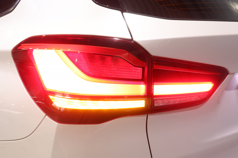 BMW X1 xDrive 20i Xﾗｲﾝ ｾﾚｸﾄ&ﾊｲﾗｲﾝ&ｺﾝﾌｫｰﾄP ｱﾄﾞﾊﾞﾝｽﾄﾞｱｸﾃｨﾌﾞSP　1ｵｰﾅｰ 後期 ﾀﾞｺﾀﾚｻﾞｰ(ﾌﾞﾗｯｸ) ﾊﾟﾉﾗﾏｻﾝﾙｰﾌ 第6世代iDriveﾅﾋﾞ HiFiｽﾋﾟｰｶｰ ｱｸﾃｨﾌﾞｸﾙｺﾝ ﾍｯﾄﾞｱｯﾌﾟﾃﾞｨｽﾌﾟﾚｲ 専用ｴｸｽﾃﾘｱ 有償色　2年保証