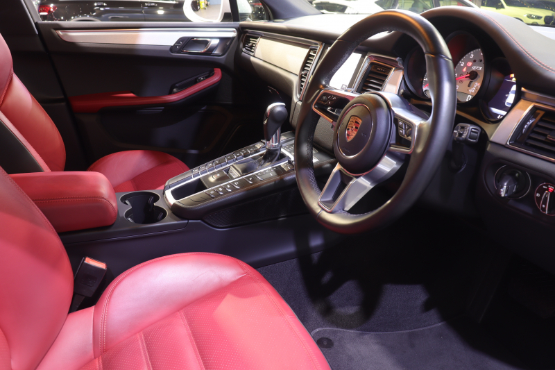 ポルシェ マカン GTS ｽﾎﾟｰﾂｸﾛﾉP　1ｵｰﾅｰ PASM ﾂｰﾄﾝﾚｻﾞｰｲﾝﾃﾘｱ(ﾚｯﾄﾞ/ﾌﾞﾗｯｸ) PCMﾅﾋﾞ CarPlay ﾊﾞｯｸｶﾒﾗ ｼｰﾄﾋｰﾀｰ ﾚｰﾝﾃﾞｨﾊﾟｰﾁｬｳｫｰﾆﾝｸﾞ ｷｾﾉﾝ 20ｲﾝﾁRSｽﾊﾟｲﾀﾞｰAW ｶﾗｰｸﾚｽﾄ　2年保証