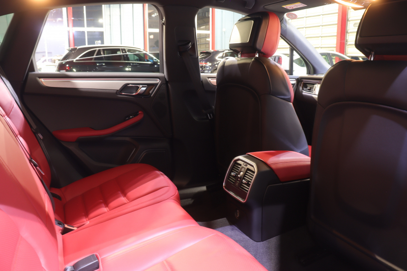 ポルシェ マカン GTS ｽﾎﾟｰﾂｸﾛﾉP　1ｵｰﾅｰ PASM ﾂｰﾄﾝﾚｻﾞｰｲﾝﾃﾘｱ(ﾚｯﾄﾞ/ﾌﾞﾗｯｸ) PCMﾅﾋﾞ CarPlay ﾊﾞｯｸｶﾒﾗ ｼｰﾄﾋｰﾀｰ ﾚｰﾝﾃﾞｨﾊﾟｰﾁｬｳｫｰﾆﾝｸﾞ ｷｾﾉﾝ 20ｲﾝﾁRSｽﾊﾟｲﾀﾞｰAW ｶﾗｰｸﾚｽﾄ　2年保証