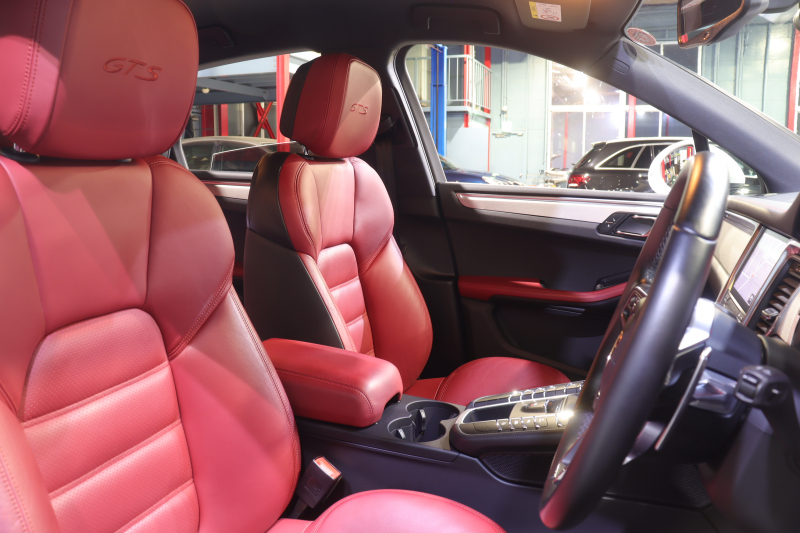 ポルシェ マカン GTS ｽﾎﾟｰﾂｸﾛﾉP　1ｵｰﾅｰ PASM ﾂｰﾄﾝﾚｻﾞｰｲﾝﾃﾘｱ(ﾚｯﾄﾞ/ﾌﾞﾗｯｸ) PCMﾅﾋﾞ CarPlay ﾊﾞｯｸｶﾒﾗ ｼｰﾄﾋｰﾀｰ ﾚｰﾝﾃﾞｨﾊﾟｰﾁｬｳｫｰﾆﾝｸﾞ ｷｾﾉﾝ 20ｲﾝﾁRSｽﾊﾟｲﾀﾞｰAW ｶﾗｰｸﾚｽﾄ　2年保証