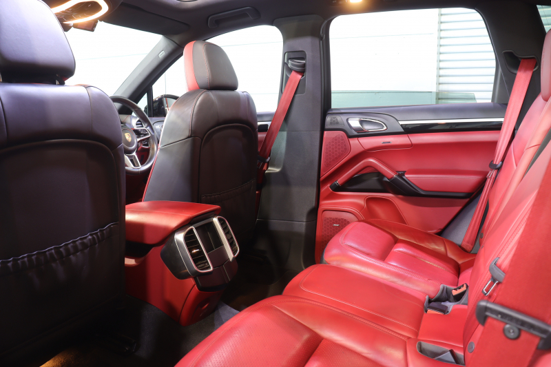 ポルシェ カイエン ﾌﾟﾗﾁﾅｴﾃﾞｨｼｮﾝ　別仕様車 後期ﾓﾃﾞﾙ MY17 ｱｸﾃｨﾌﾞｸﾙｺﾝ ﾚｰﾝﾁｪﾝｼﾞ ﾂｰﾄﾝﾚｻﾞｰｲﾝﾃﾘｱ(ﾚｯﾄﾞ/ﾌﾞﾗｯｸ) 赤革ｼｰﾄ 14way電動ｼｰﾄ ﾊﾟﾉﾗﾏｻﾝﾙｰﾌ PCMﾅﾋﾞ BOSEｻｳﾝﾄﾞ CarPlay 20ｲﾝﾁRSｽﾊﾟｲﾀﾞｰAW　2年保証