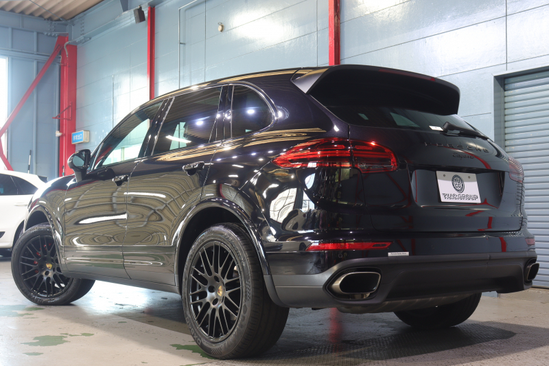 ポルシェ カイエン ﾌﾟﾗﾁﾅｴﾃﾞｨｼｮﾝ　別仕様車 後期ﾓﾃﾞﾙ MY17 ｱｸﾃｨﾌﾞｸﾙｺﾝ ﾚｰﾝﾁｪﾝｼﾞ ﾂｰﾄﾝﾚｻﾞｰｲﾝﾃﾘｱ(ﾚｯﾄﾞ/ﾌﾞﾗｯｸ) 赤革ｼｰﾄ 14way電動ｼｰﾄ ﾊﾟﾉﾗﾏｻﾝﾙｰﾌ PCMﾅﾋﾞ BOSEｻｳﾝﾄﾞ CarPlay 20ｲﾝﾁRSｽﾊﾟｲﾀﾞｰAW　2年保証