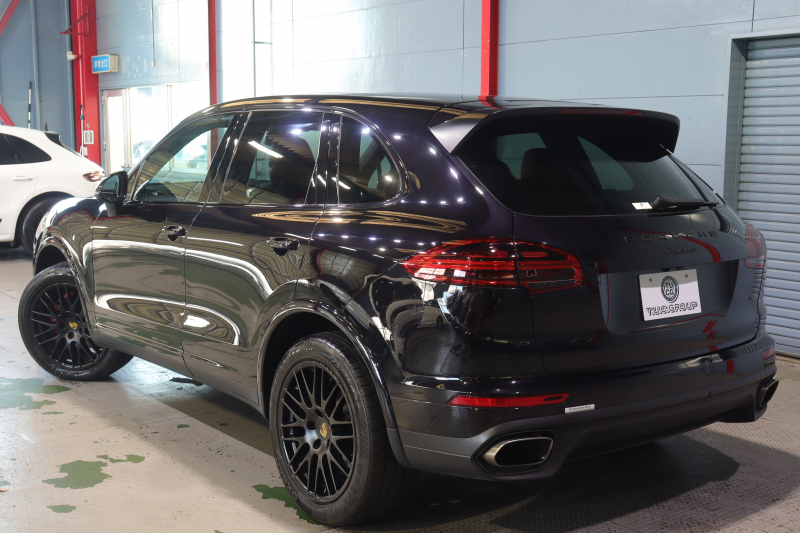 ポルシェ カイエン ﾌﾟﾗﾁﾅｴﾃﾞｨｼｮﾝ　別仕様車 後期ﾓﾃﾞﾙ MY17 ｱｸﾃｨﾌﾞｸﾙｺﾝ ﾚｰﾝﾁｪﾝｼﾞ ﾂｰﾄﾝﾚｻﾞｰｲﾝﾃﾘｱ(ﾚｯﾄﾞ/ﾌﾞﾗｯｸ) 赤革ｼｰﾄ 14way電動ｼｰﾄ ﾊﾟﾉﾗﾏｻﾝﾙｰﾌ PCMﾅﾋﾞ BOSEｻｳﾝﾄﾞ CarPlay 20ｲﾝﾁRSｽﾊﾟｲﾀﾞｰAW　2年保証