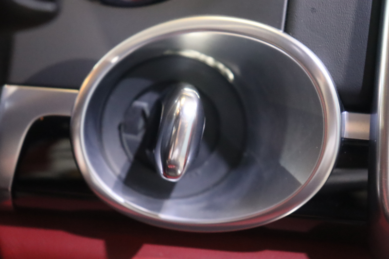 ポルシェ カイエン ﾌﾟﾗﾁﾅｴﾃﾞｨｼｮﾝ　別仕様車 後期ﾓﾃﾞﾙ MY17 ｱｸﾃｨﾌﾞｸﾙｺﾝ ﾚｰﾝﾁｪﾝｼﾞ ﾂｰﾄﾝﾚｻﾞｰｲﾝﾃﾘｱ(ﾚｯﾄﾞ/ﾌﾞﾗｯｸ) 赤革ｼｰﾄ 14way電動ｼｰﾄ ﾊﾟﾉﾗﾏｻﾝﾙｰﾌ PCMﾅﾋﾞ BOSEｻｳﾝﾄﾞ CarPlay 20ｲﾝﾁRSｽﾊﾟｲﾀﾞｰAW　2年保証