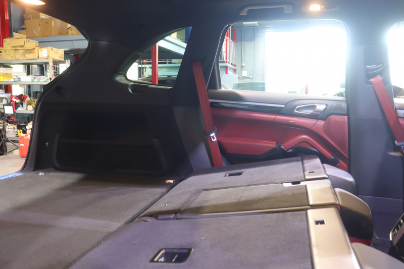 ポルシェ カイエン ﾌﾟﾗﾁﾅｴﾃﾞｨｼｮﾝ　別仕様車 後期ﾓﾃﾞﾙ MY17 ｱｸﾃｨﾌﾞｸﾙｺﾝ ﾚｰﾝﾁｪﾝｼﾞ ﾂｰﾄﾝﾚｻﾞｰｲﾝﾃﾘｱ(ﾚｯﾄﾞ/ﾌﾞﾗｯｸ) 赤革ｼｰﾄ 14way電動ｼｰﾄ ﾊﾟﾉﾗﾏｻﾝﾙｰﾌ PCMﾅﾋﾞ BOSEｻｳﾝﾄﾞ CarPlay 20ｲﾝﾁRSｽﾊﾟｲﾀﾞｰAW　2年保証