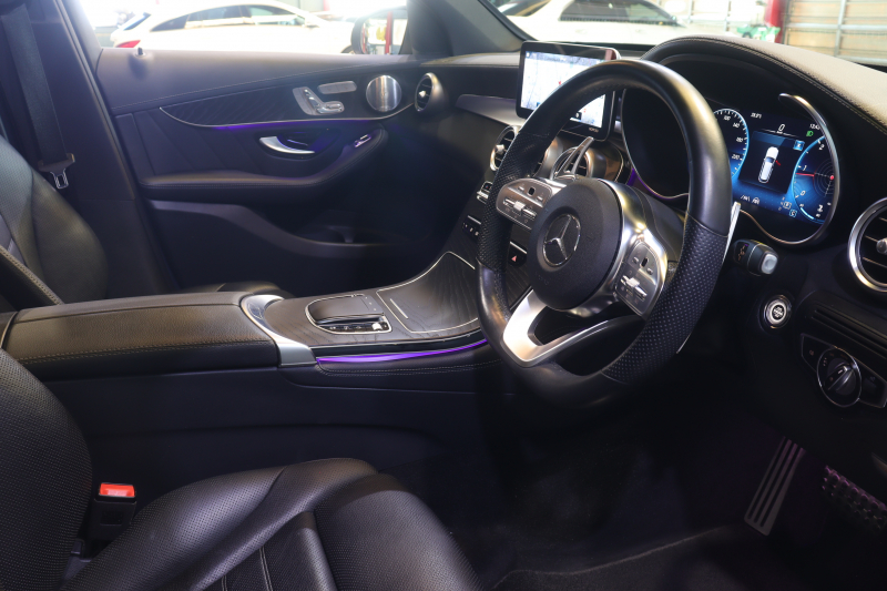 メルセデスベンツ GLC GLC220d 4MATIC AMGﾗｲﾝ ﾚｻﾞｰｴｸｽｸﾙｰｼﾌﾞP ﾚｰﾀﾞｰSP　黒本革 ﾘﾗｸｾﾞｰｼｮﾝ ﾊﾟﾉﾗﾏｻﾝﾙｰﾌ 10.25ｲﾝﾁﾜｲﾄﾞﾅﾋﾞ 12.3ｲﾝﾁｺｸﾋﾟｯﾄﾃﾞｨｽﾌﾟﾚｲ Burmester ｱｸﾃｨﾌﾞｸﾙｺﾝ ﾏﾙﾁﾋﾞｰﾑLED ﾍｯﾄﾞｱｯﾌﾟﾃﾞｨｽﾌﾟﾚｲ　2年保証