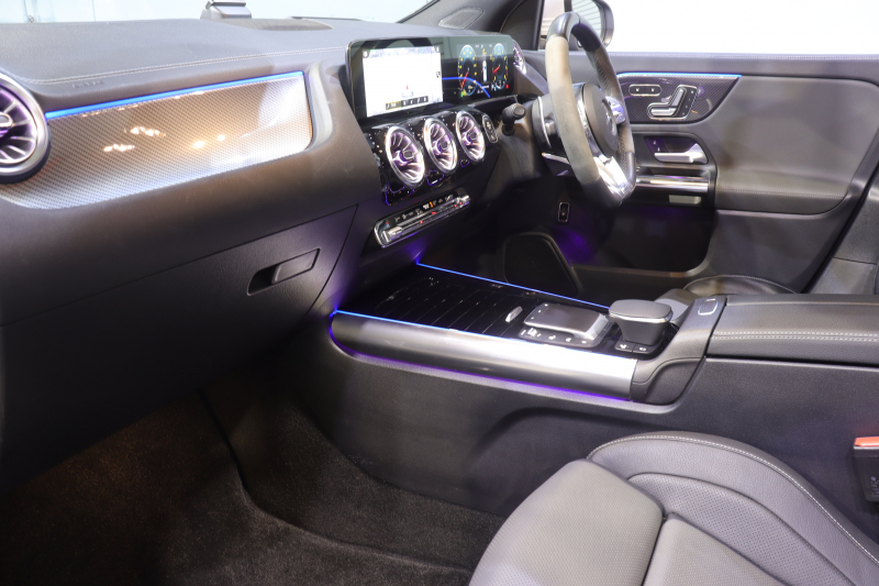 AMG GLA GLA45S 4MATIC+ AMGﾊﾟﾌｫｰﾏﾝｽ&ｱﾄﾞﾊﾞﾝｽﾄP ﾅﾋﾞｹﾞｰｼｮﾝP ﾚｰﾀﾞｰSP　AMGﾊﾟﾌｫｰﾏﾝｽｼｰﾄ 本革(灰/黒)ﾍﾞﾝﾁﾚｰﾀｰ ﾊﾟﾉﾗﾏｻﾝﾙｰﾌ 10.25ｲﾝﾁﾜｲﾄﾞﾅﾋﾞ ｱﾄﾞﾊﾞﾝｽﾄﾞｻｳﾝﾄﾞ ﾍｯﾄﾞｱｯﾌﾟD 360ｶﾒﾗ ﾌｯﾄﾄﾗﾝｸ ﾏﾙﾁﾋﾞｰﾑLED　2年保証