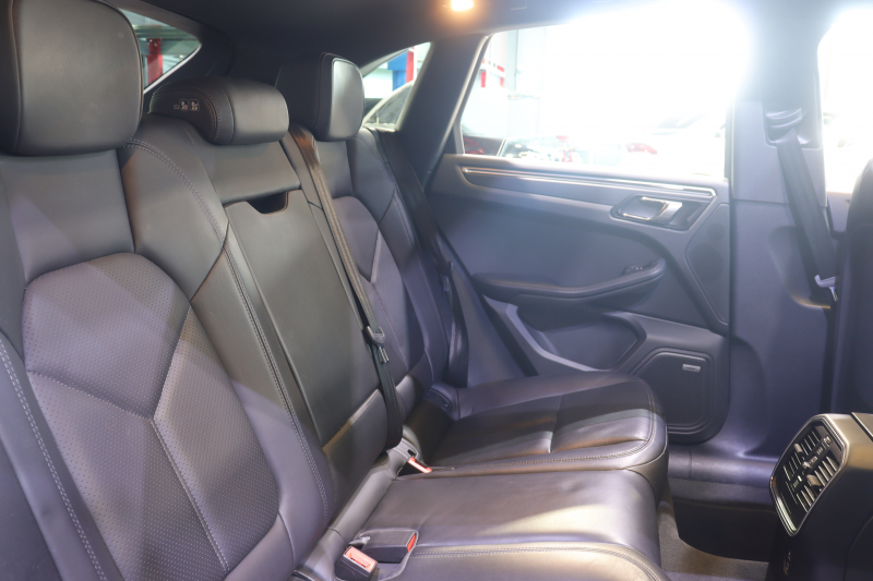 ポルシェ マカン MY20 後期ﾓﾃﾞﾙ 黒本革 ﾊﾟﾉﾗﾏｻﾝﾙｰﾌ PCMﾅﾋﾞ BOSEｻｳﾝﾄﾞ CarPlay ｱｸﾃｨﾌﾞｸﾙｺﾝ ﾚｰﾝﾁｪﾝｼﾞ&ﾚｰﾝｷｰﾌﾟｱｼｽﾄ PDLS付きLEDﾍｯﾄﾞﾗｲﾄ ｴﾝﾄﾘｰﾄﾞﾗｲﾌﾞ 有償色　2年保証