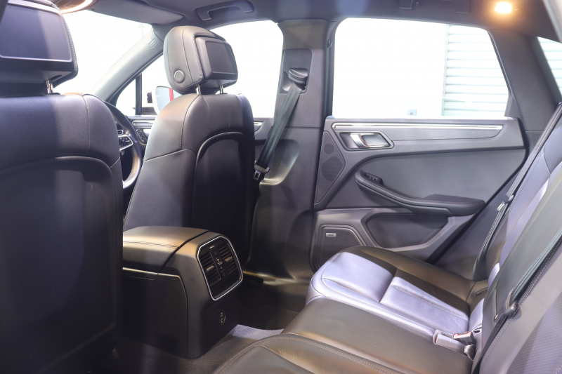 ポルシェ マカン MY20 後期ﾓﾃﾞﾙ 黒本革 ﾊﾟﾉﾗﾏｻﾝﾙｰﾌ PCMﾅﾋﾞ BOSEｻｳﾝﾄﾞ CarPlay ｱｸﾃｨﾌﾞｸﾙｺﾝ ﾚｰﾝﾁｪﾝｼﾞ&ﾚｰﾝｷｰﾌﾟｱｼｽﾄ PDLS付きLEDﾍｯﾄﾞﾗｲﾄ ｴﾝﾄﾘｰﾄﾞﾗｲﾌﾞ 有償色　2年保証