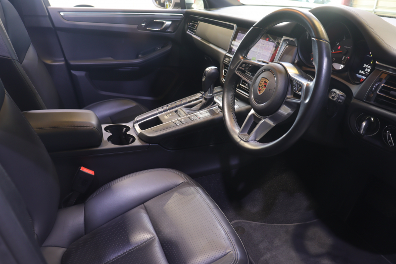 ポルシェ マカン MY20 後期ﾓﾃﾞﾙ 黒本革 ﾊﾟﾉﾗﾏｻﾝﾙｰﾌ PCMﾅﾋﾞ BOSEｻｳﾝﾄﾞ CarPlay ｱｸﾃｨﾌﾞｸﾙｺﾝ ﾚｰﾝﾁｪﾝｼﾞ&ﾚｰﾝｷｰﾌﾟｱｼｽﾄ PDLS付きLEDﾍｯﾄﾞﾗｲﾄ ｴﾝﾄﾘｰﾄﾞﾗｲﾌﾞ 有償色　2年保証