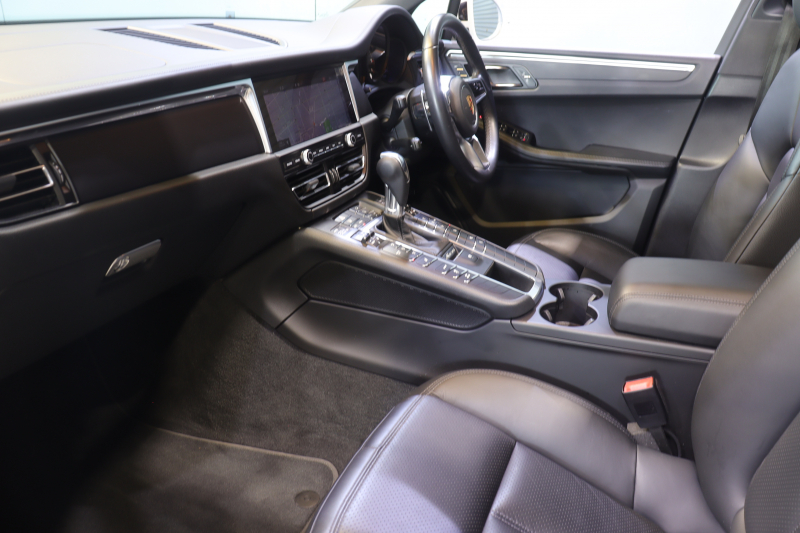 ポルシェ マカン MY20 後期ﾓﾃﾞﾙ 黒本革 ﾊﾟﾉﾗﾏｻﾝﾙｰﾌ PCMﾅﾋﾞ BOSEｻｳﾝﾄﾞ CarPlay ｱｸﾃｨﾌﾞｸﾙｺﾝ ﾚｰﾝﾁｪﾝｼﾞ&ﾚｰﾝｷｰﾌﾟｱｼｽﾄ PDLS付きLEDﾍｯﾄﾞﾗｲﾄ ｴﾝﾄﾘｰﾄﾞﾗｲﾌﾞ 有償色　2年保証