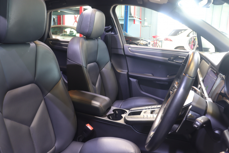 ポルシェ マカン MY20 後期ﾓﾃﾞﾙ 黒本革 ﾊﾟﾉﾗﾏｻﾝﾙｰﾌ PCMﾅﾋﾞ BOSEｻｳﾝﾄﾞ CarPlay ｱｸﾃｨﾌﾞｸﾙｺﾝ ﾚｰﾝﾁｪﾝｼﾞ&ﾚｰﾝｷｰﾌﾟｱｼｽﾄ PDLS付きLEDﾍｯﾄﾞﾗｲﾄ ｴﾝﾄﾘｰﾄﾞﾗｲﾌﾞ 有償色　2年保証