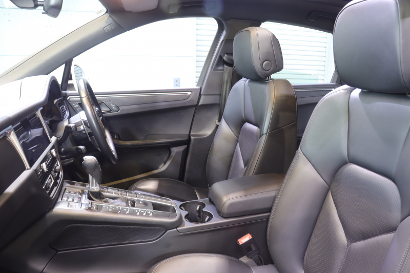 ポルシェ マカン MY20 後期ﾓﾃﾞﾙ 黒本革 ﾊﾟﾉﾗﾏｻﾝﾙｰﾌ PCMﾅﾋﾞ BOSEｻｳﾝﾄﾞ CarPlay ｱｸﾃｨﾌﾞｸﾙｺﾝ ﾚｰﾝﾁｪﾝｼﾞ&ﾚｰﾝｷｰﾌﾟｱｼｽﾄ PDLS付きLEDﾍｯﾄﾞﾗｲﾄ ｴﾝﾄﾘｰﾄﾞﾗｲﾌﾞ 有償色　2年保証