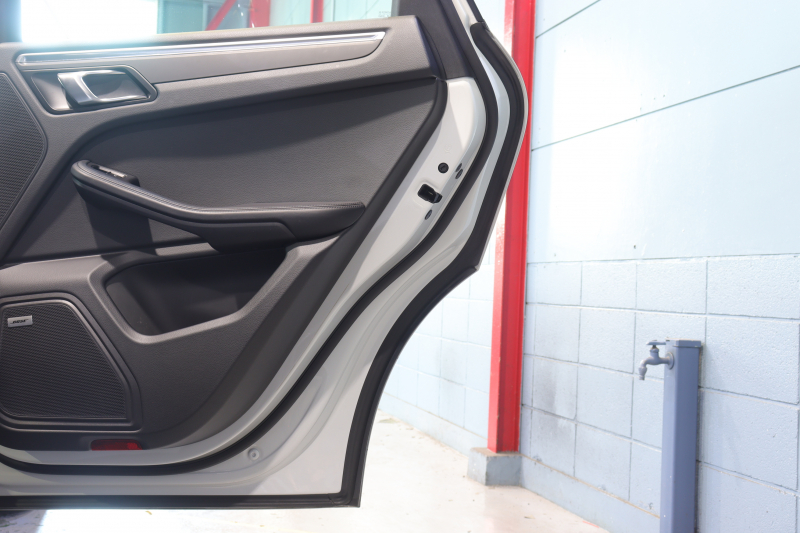 ポルシェ マカン MY20 後期ﾓﾃﾞﾙ 黒本革 ﾊﾟﾉﾗﾏｻﾝﾙｰﾌ PCMﾅﾋﾞ BOSEｻｳﾝﾄﾞ CarPlay ｱｸﾃｨﾌﾞｸﾙｺﾝ ﾚｰﾝﾁｪﾝｼﾞ&ﾚｰﾝｷｰﾌﾟｱｼｽﾄ PDLS付きLEDﾍｯﾄﾞﾗｲﾄ ｴﾝﾄﾘｰﾄﾞﾗｲﾌﾞ 有償色　2年保証