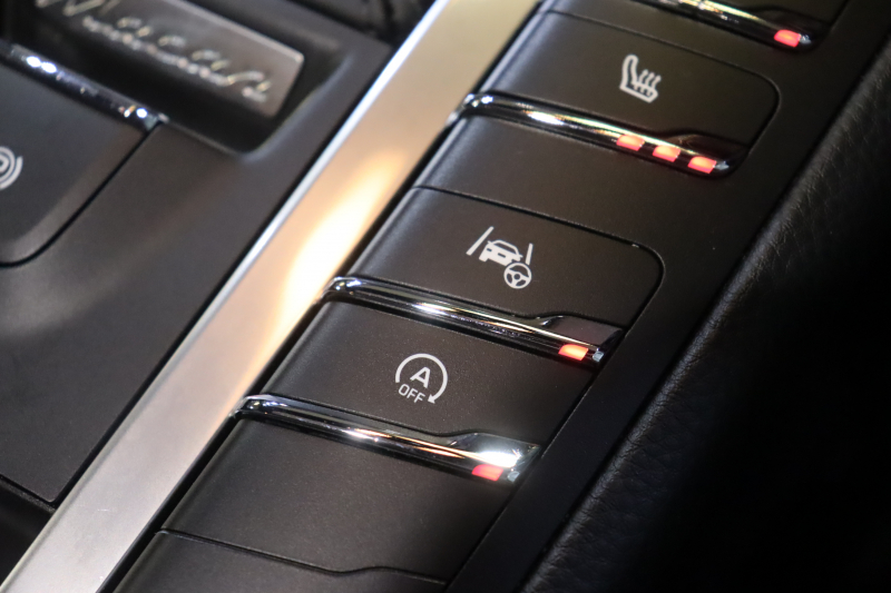 ポルシェ マカン MY20 後期ﾓﾃﾞﾙ 黒本革 ﾊﾟﾉﾗﾏｻﾝﾙｰﾌ PCMﾅﾋﾞ BOSEｻｳﾝﾄﾞ CarPlay ｱｸﾃｨﾌﾞｸﾙｺﾝ ﾚｰﾝﾁｪﾝｼﾞ&ﾚｰﾝｷｰﾌﾟｱｼｽﾄ PDLS付きLEDﾍｯﾄﾞﾗｲﾄ ｴﾝﾄﾘｰﾄﾞﾗｲﾌﾞ 有償色　2年保証