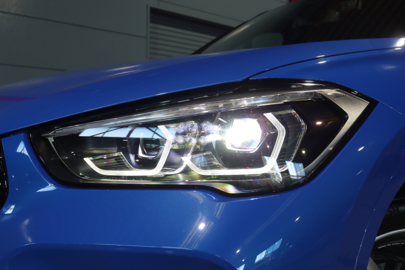 BMW X1 xDrive 18d Mｽﾎﾟｰﾂ ｺﾝﾌｫｰﾄP ｱﾄﾞﾊﾞﾝｽﾄﾞｱｸﾃｨﾌﾞSP　後期 専用ｼｰﾄ ﾒﾓﾘｰ機能 第6世代iDriveﾅﾋﾞ ｱｸﾃｨﾌﾞｸﾙｺﾝ ｱｸﾃｨﾌﾞｸﾙｺﾝ 車線逸脱防止機能 LEDﾍｯﾄﾞﾗｲﾄ ｱﾝﾋﾞｴﾝﾄﾗｲﾄ 専用ｴｸｽﾃﾘｱ 専用色　2年保証