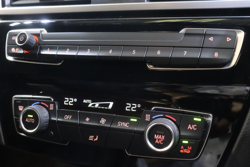 BMW X1 xDrive 18d Mｽﾎﾟｰﾂ ｺﾝﾌｫｰﾄP ｱﾄﾞﾊﾞﾝｽﾄﾞｱｸﾃｨﾌﾞSP　後期 専用ｼｰﾄ ﾒﾓﾘｰ機能 第6世代iDriveﾅﾋﾞ ｱｸﾃｨﾌﾞｸﾙｺﾝ ｱｸﾃｨﾌﾞｸﾙｺﾝ 車線逸脱防止機能 LEDﾍｯﾄﾞﾗｲﾄ ｱﾝﾋﾞｴﾝﾄﾗｲﾄ 専用ｴｸｽﾃﾘｱ 専用色　2年保証