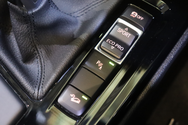 BMW X1 xDrive 18d Mｽﾎﾟｰﾂ ｺﾝﾌｫｰﾄP ｱﾄﾞﾊﾞﾝｽﾄﾞｱｸﾃｨﾌﾞSP　後期 専用ｼｰﾄ ﾒﾓﾘｰ機能 第6世代iDriveﾅﾋﾞ ｱｸﾃｨﾌﾞｸﾙｺﾝ ｱｸﾃｨﾌﾞｸﾙｺﾝ 車線逸脱防止機能 LEDﾍｯﾄﾞﾗｲﾄ ｱﾝﾋﾞｴﾝﾄﾗｲﾄ 専用ｴｸｽﾃﾘｱ 専用色　2年保証