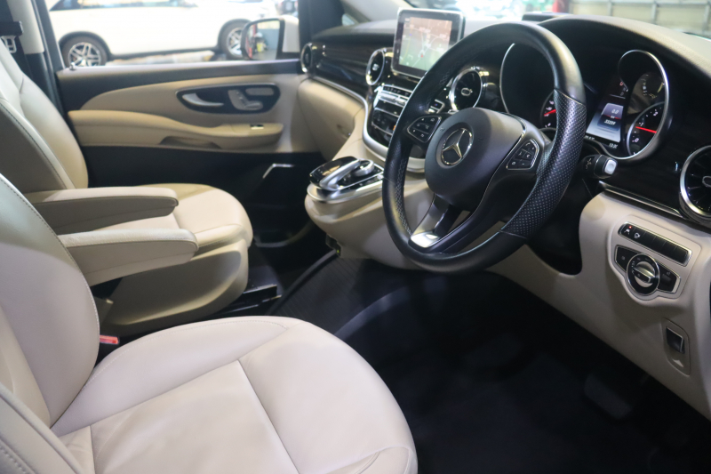 メルセデスベンツ Vクラス V220d ｱﾊﾞﾝｷﾞｬﾙﾄﾞ ﾛﾝｸﾞ ｴｸｽｸﾙｰｼﾌﾞｼｰﾄP ﾚｰﾀﾞｰSP　後期 ﾍﾞｰｼﾞｭ本革 2列目ｴｸｽｸﾙｰｼﾌﾞｼｰﾄ ｼｰﾄﾋｰﾀｰ ﾍﾞﾝﾁﾚｰﾀｰ ﾘﾗｸｾﾞｰｼｮﾝ 10.25ｲﾝﾁﾜｲﾄﾞﾅﾋﾞ Burmester 360ｶﾒﾗ AMGｴｱﾛ 17ｲﾝﾁｱﾙﾐ　2年保証付