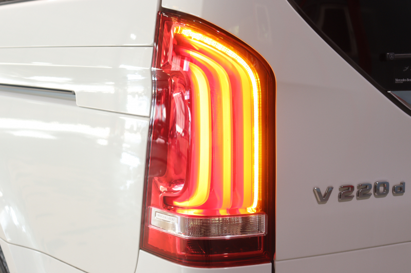 メルセデスベンツ Vクラス V220d ｱﾊﾞﾝｷﾞｬﾙﾄﾞ ﾛﾝｸﾞ ｴｸｽｸﾙｰｼﾌﾞｼｰﾄP ﾚｰﾀﾞｰSP　後期 ﾍﾞｰｼﾞｭ本革 2列目ｴｸｽｸﾙｰｼﾌﾞｼｰﾄ ｼｰﾄﾋｰﾀｰ ﾍﾞﾝﾁﾚｰﾀｰ ﾘﾗｸｾﾞｰｼｮﾝ 10.25ｲﾝﾁﾜｲﾄﾞﾅﾋﾞ Burmester 360ｶﾒﾗ AMGｴｱﾛ 17ｲﾝﾁｱﾙﾐ　2年保証付
