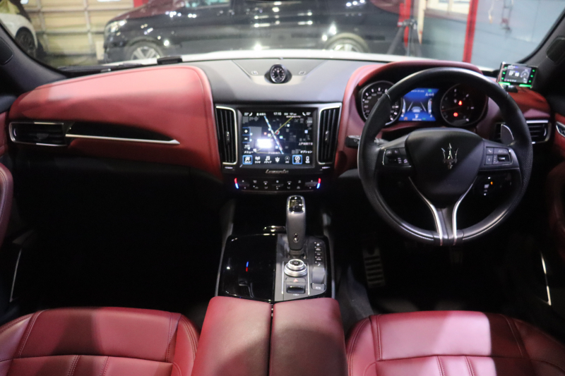 マセラティ レヴァンテ ｸﾞﾗﾝｽﾎﾟｰﾂ　後期 NEWｼﾌﾄ ADAS ACC ﾚｰﾝｷｰﾌﾟ ﾌﾞﾗｲﾝﾄﾞｽﾎﾟｯﾄ ﾚｯﾄﾞﾚｻﾞｰｼｰﾄ ﾊﾟﾉﾗﾏｻﾝﾙｰﾌ MTCﾅﾋﾞ ﾌﾙｾｸﾞTV harman/kardon CarPlar ｽｶｲﾌｯｸ LEDﾍｯﾄﾞﾗｲﾄ ｿﾌﾄﾄﾞｱｸﾛｰｼﾞｬｰ 自動ﾘｱｹﾞｰﾄ 21ｲﾝﾁﾍﾘｵｽAW 　2年保証