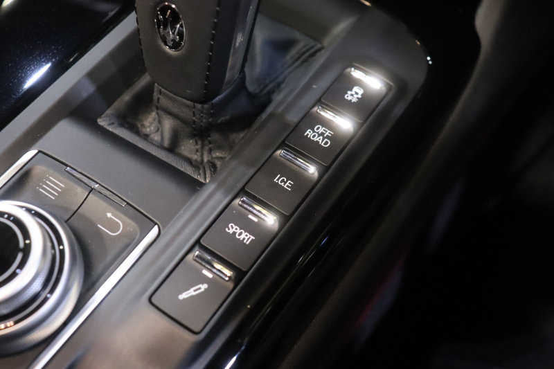 マセラティ レヴァンテ ｸﾞﾗﾝｽﾎﾟｰﾂ　後期 NEWｼﾌﾄ ADAS ACC ﾚｰﾝｷｰﾌﾟ ﾌﾞﾗｲﾝﾄﾞｽﾎﾟｯﾄ ﾚｯﾄﾞﾚｻﾞｰｼｰﾄ ﾊﾟﾉﾗﾏｻﾝﾙｰﾌ MTCﾅﾋﾞ ﾌﾙｾｸﾞTV harman/kardon CarPlar ｽｶｲﾌｯｸ LEDﾍｯﾄﾞﾗｲﾄ ｿﾌﾄﾄﾞｱｸﾛｰｼﾞｬｰ 自動ﾘｱｹﾞｰﾄ 21ｲﾝﾁﾍﾘｵｽAW 　2年保証