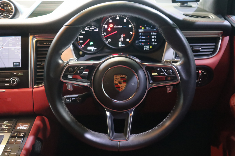 ポルシェ マカン ﾀｰﾎﾞ ｽﾎﾟｰﾂｸﾛﾉP　PASM ﾂｰﾄﾝﾚｻﾞｰｲﾝﾃﾘｱ(ﾌﾞﾗｯｸ/ﾚｯﾄﾞ) PCMﾅﾋﾞ CarPlay BOSEｻｳﾝﾄﾞ ﾚｰﾝﾃﾞｨﾊﾟｰﾁｬｳｫｰﾆﾝｸﾞ LEDﾍｯﾄﾞﾗｲﾄ ｴﾝﾄﾘｰﾄﾞﾗｲﾌﾞ BBS21ｲﾝﾁAW　2年保証