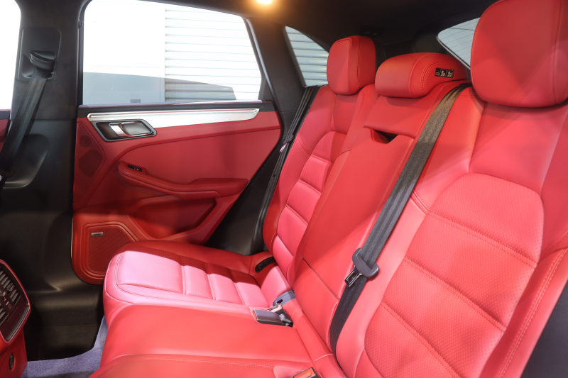 ポルシェ マカン ﾀｰﾎﾞ ｽﾎﾟｰﾂｸﾛﾉP　PASM ﾂｰﾄﾝﾚｻﾞｰｲﾝﾃﾘｱ(ﾌﾞﾗｯｸ/ﾚｯﾄﾞ) PCMﾅﾋﾞ CarPlay BOSEｻｳﾝﾄﾞ ﾚｰﾝﾃﾞｨﾊﾟｰﾁｬｳｫｰﾆﾝｸﾞ LEDﾍｯﾄﾞﾗｲﾄ ｴﾝﾄﾘｰﾄﾞﾗｲﾌﾞ BBS21ｲﾝﾁAW　2年保証