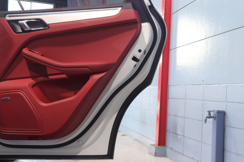 ポルシェ マカン ﾀｰﾎﾞ ｽﾎﾟｰﾂｸﾛﾉP　PASM ﾂｰﾄﾝﾚｻﾞｰｲﾝﾃﾘｱ(ﾌﾞﾗｯｸ/ﾚｯﾄﾞ) PCMﾅﾋﾞ CarPlay BOSEｻｳﾝﾄﾞ ﾚｰﾝﾃﾞｨﾊﾟｰﾁｬｳｫｰﾆﾝｸﾞ LEDﾍｯﾄﾞﾗｲﾄ ｴﾝﾄﾘｰﾄﾞﾗｲﾌﾞ BBS21ｲﾝﾁAW　2年保証