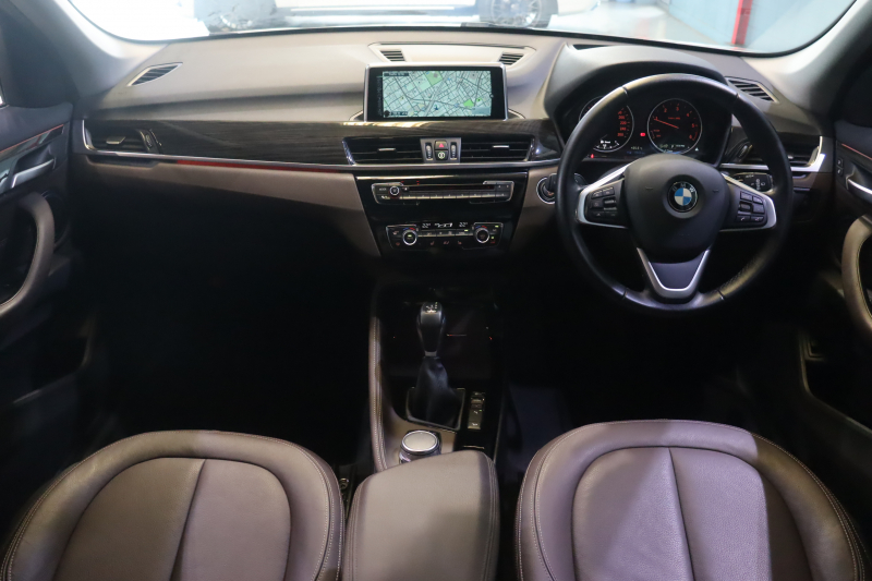 BMW X1 X1 xDrive 18d Xﾗｲﾝ　ﾄﾞﾗｲﾋﾞﾝｸﾞｱｼｽﾄﾌﾟﾗｽ ﾓｶﾚｻﾞｰ 純正ﾅﾋﾞ ﾍｯﾄﾞｱｯﾌﾟﾃﾞｨｽﾌﾟﾚｲ ｱｸﾃｨﾌﾞｸﾙｺﾝ LEDﾍｯﾄﾞﾗｲﾄ ｱﾝﾋﾞｴﾝﾄﾗｲﾄ 専用ｴｸｽﾃﾘｱ ｳｯﾄﾞｲﾝﾃﾘｱﾄﾘﾑ OP19ｲﾝﾁAW 有償色　2年保証