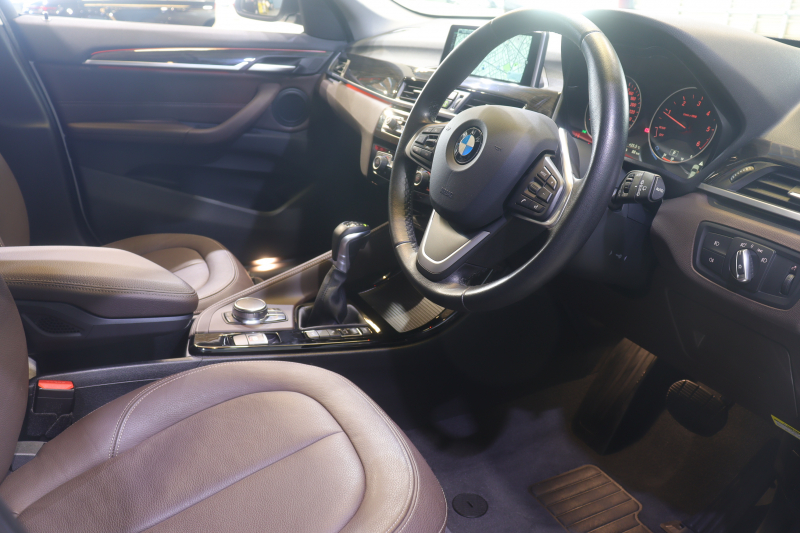 BMW X1 X1 xDrive 18d Xﾗｲﾝ　ﾄﾞﾗｲﾋﾞﾝｸﾞｱｼｽﾄﾌﾟﾗｽ ﾓｶﾚｻﾞｰ 純正ﾅﾋﾞ ﾍｯﾄﾞｱｯﾌﾟﾃﾞｨｽﾌﾟﾚｲ ｱｸﾃｨﾌﾞｸﾙｺﾝ LEDﾍｯﾄﾞﾗｲﾄ ｱﾝﾋﾞｴﾝﾄﾗｲﾄ 専用ｴｸｽﾃﾘｱ ｳｯﾄﾞｲﾝﾃﾘｱﾄﾘﾑ OP19ｲﾝﾁAW 有償色　2年保証
