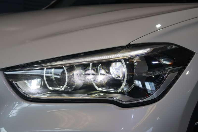 BMW X1 X1 xDrive 18d Xﾗｲﾝ　ﾄﾞﾗｲﾋﾞﾝｸﾞｱｼｽﾄﾌﾟﾗｽ ﾓｶﾚｻﾞｰ 純正ﾅﾋﾞ ﾍｯﾄﾞｱｯﾌﾟﾃﾞｨｽﾌﾟﾚｲ ｱｸﾃｨﾌﾞｸﾙｺﾝ LEDﾍｯﾄﾞﾗｲﾄ ｱﾝﾋﾞｴﾝﾄﾗｲﾄ 専用ｴｸｽﾃﾘｱ ｳｯﾄﾞｲﾝﾃﾘｱﾄﾘﾑ OP19ｲﾝﾁAW 有償色　2年保証