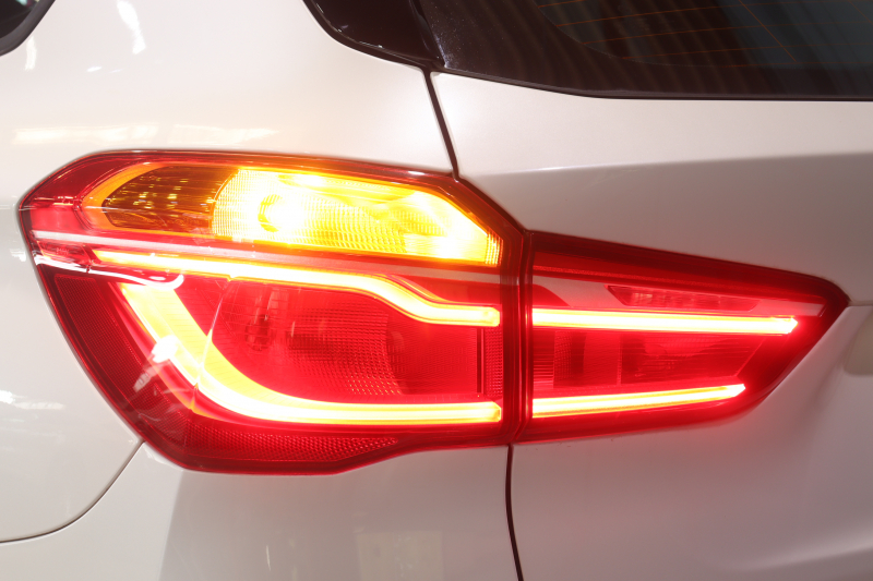 BMW X1 X1 xDrive 18d Xﾗｲﾝ　ﾄﾞﾗｲﾋﾞﾝｸﾞｱｼｽﾄﾌﾟﾗｽ ﾓｶﾚｻﾞｰ 純正ﾅﾋﾞ ﾍｯﾄﾞｱｯﾌﾟﾃﾞｨｽﾌﾟﾚｲ ｱｸﾃｨﾌﾞｸﾙｺﾝ LEDﾍｯﾄﾞﾗｲﾄ ｱﾝﾋﾞｴﾝﾄﾗｲﾄ 専用ｴｸｽﾃﾘｱ ｳｯﾄﾞｲﾝﾃﾘｱﾄﾘﾑ OP19ｲﾝﾁAW 有償色　2年保証