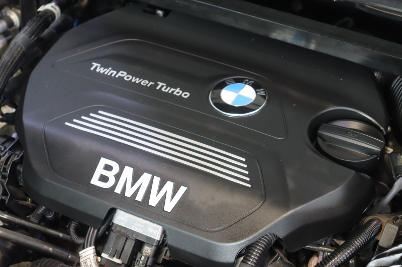 BMW X1 X1 xDrive 18d Xﾗｲﾝ　ﾄﾞﾗｲﾋﾞﾝｸﾞｱｼｽﾄﾌﾟﾗｽ ﾓｶﾚｻﾞｰ 純正ﾅﾋﾞ ﾍｯﾄﾞｱｯﾌﾟﾃﾞｨｽﾌﾟﾚｲ ｱｸﾃｨﾌﾞｸﾙｺﾝ LEDﾍｯﾄﾞﾗｲﾄ ｱﾝﾋﾞｴﾝﾄﾗｲﾄ 専用ｴｸｽﾃﾘｱ ｳｯﾄﾞｲﾝﾃﾘｱﾄﾘﾑ OP19ｲﾝﾁAW 有償色　2年保証