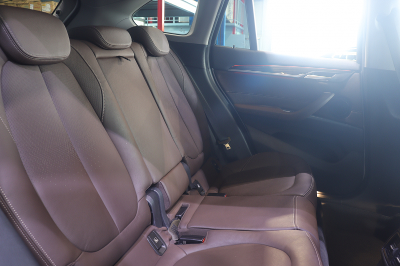 BMW X1 X1 xDrive 18d Xﾗｲﾝ　ﾄﾞﾗｲﾋﾞﾝｸﾞｱｼｽﾄﾌﾟﾗｽ ﾓｶﾚｻﾞｰ 純正ﾅﾋﾞ ﾍｯﾄﾞｱｯﾌﾟﾃﾞｨｽﾌﾟﾚｲ ｱｸﾃｨﾌﾞｸﾙｺﾝ LEDﾍｯﾄﾞﾗｲﾄ ｱﾝﾋﾞｴﾝﾄﾗｲﾄ 専用ｴｸｽﾃﾘｱ ｳｯﾄﾞｲﾝﾃﾘｱﾄﾘﾑ OP19ｲﾝﾁAW 有償色　2年保証