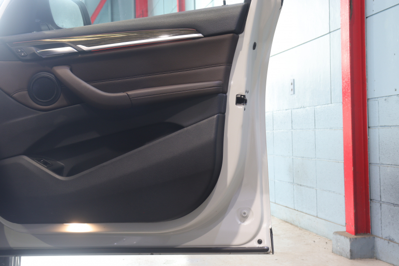 BMW X1 X1 xDrive 18d Xﾗｲﾝ　ﾄﾞﾗｲﾋﾞﾝｸﾞｱｼｽﾄﾌﾟﾗｽ ﾓｶﾚｻﾞｰ 純正ﾅﾋﾞ ﾍｯﾄﾞｱｯﾌﾟﾃﾞｨｽﾌﾟﾚｲ ｱｸﾃｨﾌﾞｸﾙｺﾝ LEDﾍｯﾄﾞﾗｲﾄ ｱﾝﾋﾞｴﾝﾄﾗｲﾄ 専用ｴｸｽﾃﾘｱ ｳｯﾄﾞｲﾝﾃﾘｱﾄﾘﾑ OP19ｲﾝﾁAW 有償色　2年保証