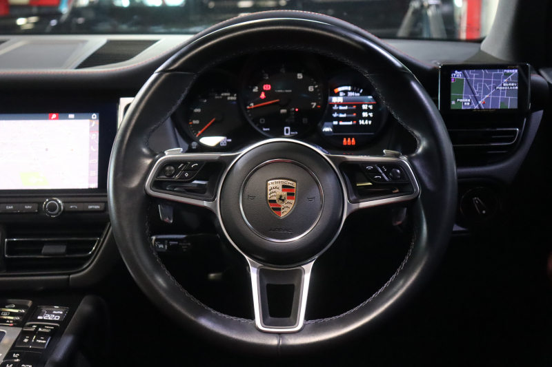 ポルシェ マカン 1ｵｰﾅｰ 後期ﾓﾃﾞﾙ ﾂｰﾄﾝﾚｻﾞｰ(赤/黒) ﾊﾟﾉﾗﾏｻﾝﾙｰﾌ PCMﾅﾋﾞ BOSEｻｳﾝﾄﾞ CarPlay ﾌﾙｾｸﾞTV ｱｸﾃｨﾌﾞｸﾙｺﾝ ﾚｰﾝﾁｪﾝｼﾞｱｼｽﾄ PDLS付きLEDﾍｯﾄﾞﾗｲﾄ ｽﾎﾟｰﾂﾃｰﾙﾊﾟｲﾌﾟ ﾌﾞﾗｯｸﾃｨﾝﾃｯﾄﾞﾃｰﾙﾗｲﾄ　2年保証