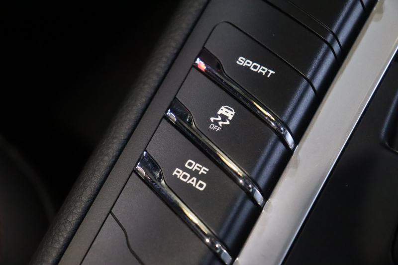 ポルシェ マカン 1ｵｰﾅｰ 後期ﾓﾃﾞﾙ ﾂｰﾄﾝﾚｻﾞｰ(赤/黒) ﾊﾟﾉﾗﾏｻﾝﾙｰﾌ PCMﾅﾋﾞ BOSEｻｳﾝﾄﾞ CarPlay ﾌﾙｾｸﾞTV ｱｸﾃｨﾌﾞｸﾙｺﾝ ﾚｰﾝﾁｪﾝｼﾞｱｼｽﾄ PDLS付きLEDﾍｯﾄﾞﾗｲﾄ ｽﾎﾟｰﾂﾃｰﾙﾊﾟｲﾌﾟ ﾌﾞﾗｯｸﾃｨﾝﾃｯﾄﾞﾃｰﾙﾗｲﾄ　2年保証