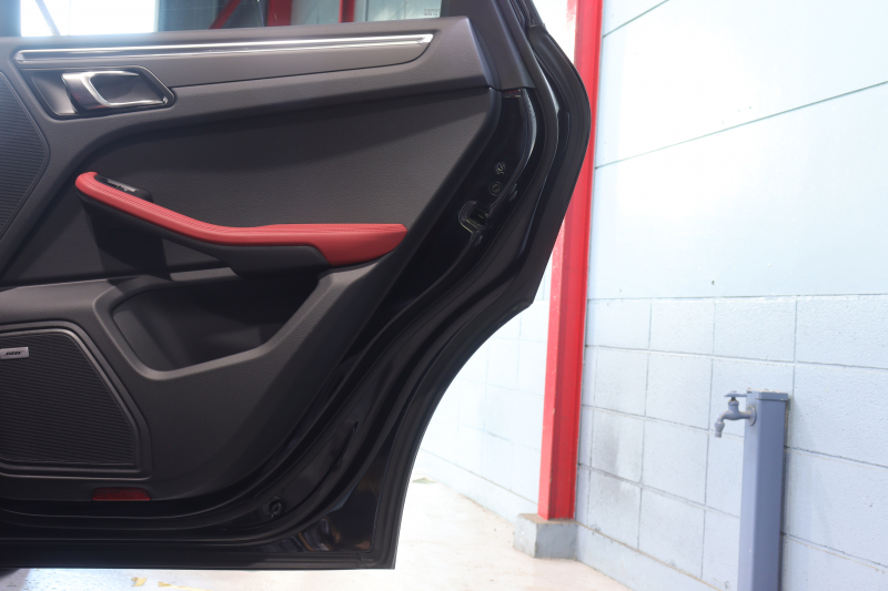 ポルシェ マカン 1ｵｰﾅｰ 後期ﾓﾃﾞﾙ ﾂｰﾄﾝﾚｻﾞｰ(赤/黒) ﾊﾟﾉﾗﾏｻﾝﾙｰﾌ PCMﾅﾋﾞ BOSEｻｳﾝﾄﾞ CarPlay ﾌﾙｾｸﾞTV ｱｸﾃｨﾌﾞｸﾙｺﾝ ﾚｰﾝﾁｪﾝｼﾞｱｼｽﾄ PDLS付きLEDﾍｯﾄﾞﾗｲﾄ ｽﾎﾟｰﾂﾃｰﾙﾊﾟｲﾌﾟ ﾌﾞﾗｯｸﾃｨﾝﾃｯﾄﾞﾃｰﾙﾗｲﾄ　2年保証