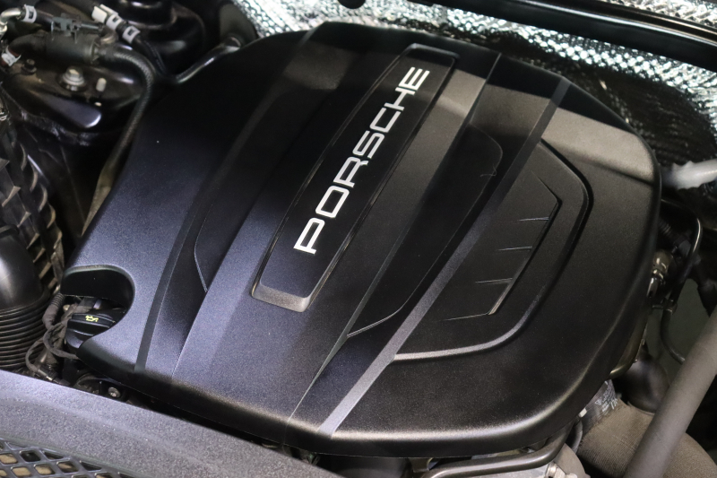 ポルシェ マカン 1ｵｰﾅｰ 後期ﾓﾃﾞﾙ ﾂｰﾄﾝﾚｻﾞｰ(赤/黒) ﾊﾟﾉﾗﾏｻﾝﾙｰﾌ PCMﾅﾋﾞ BOSEｻｳﾝﾄﾞ CarPlay ﾌﾙｾｸﾞTV ｱｸﾃｨﾌﾞｸﾙｺﾝ ﾚｰﾝﾁｪﾝｼﾞｱｼｽﾄ PDLS付きLEDﾍｯﾄﾞﾗｲﾄ ｽﾎﾟｰﾂﾃｰﾙﾊﾟｲﾌﾟ ﾌﾞﾗｯｸﾃｨﾝﾃｯﾄﾞﾃｰﾙﾗｲﾄ　2年保証