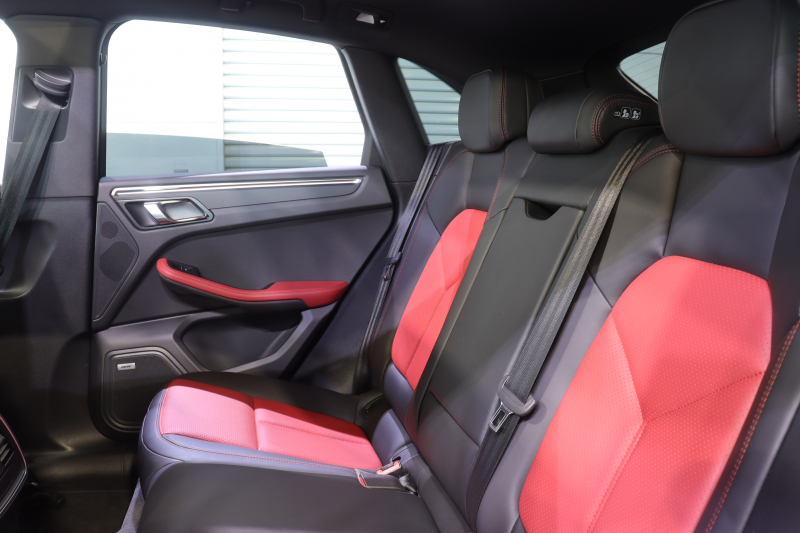 ポルシェ マカン 1ｵｰﾅｰ 後期ﾓﾃﾞﾙ ﾂｰﾄﾝﾚｻﾞｰ(赤/黒) ﾊﾟﾉﾗﾏｻﾝﾙｰﾌ PCMﾅﾋﾞ BOSEｻｳﾝﾄﾞ CarPlay ﾌﾙｾｸﾞTV ｱｸﾃｨﾌﾞｸﾙｺﾝ ﾚｰﾝﾁｪﾝｼﾞｱｼｽﾄ PDLS付きLEDﾍｯﾄﾞﾗｲﾄ ｽﾎﾟｰﾂﾃｰﾙﾊﾟｲﾌﾟ ﾌﾞﾗｯｸﾃｨﾝﾃｯﾄﾞﾃｰﾙﾗｲﾄ　2年保証