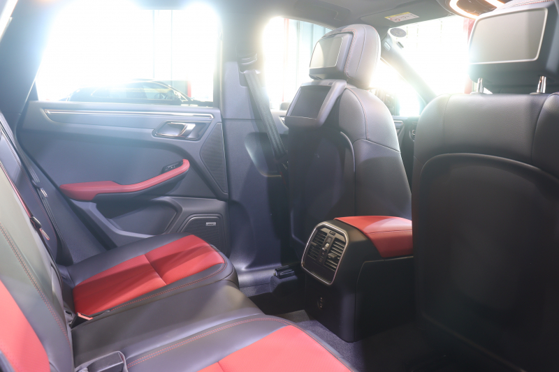 ポルシェ マカン 1ｵｰﾅｰ 後期ﾓﾃﾞﾙ ﾂｰﾄﾝﾚｻﾞｰ(赤/黒) ﾊﾟﾉﾗﾏｻﾝﾙｰﾌ PCMﾅﾋﾞ BOSEｻｳﾝﾄﾞ CarPlay ﾌﾙｾｸﾞTV ｱｸﾃｨﾌﾞｸﾙｺﾝ ﾚｰﾝﾁｪﾝｼﾞｱｼｽﾄ PDLS付きLEDﾍｯﾄﾞﾗｲﾄ ｽﾎﾟｰﾂﾃｰﾙﾊﾟｲﾌﾟ ﾌﾞﾗｯｸﾃｨﾝﾃｯﾄﾞﾃｰﾙﾗｲﾄ　2年保証